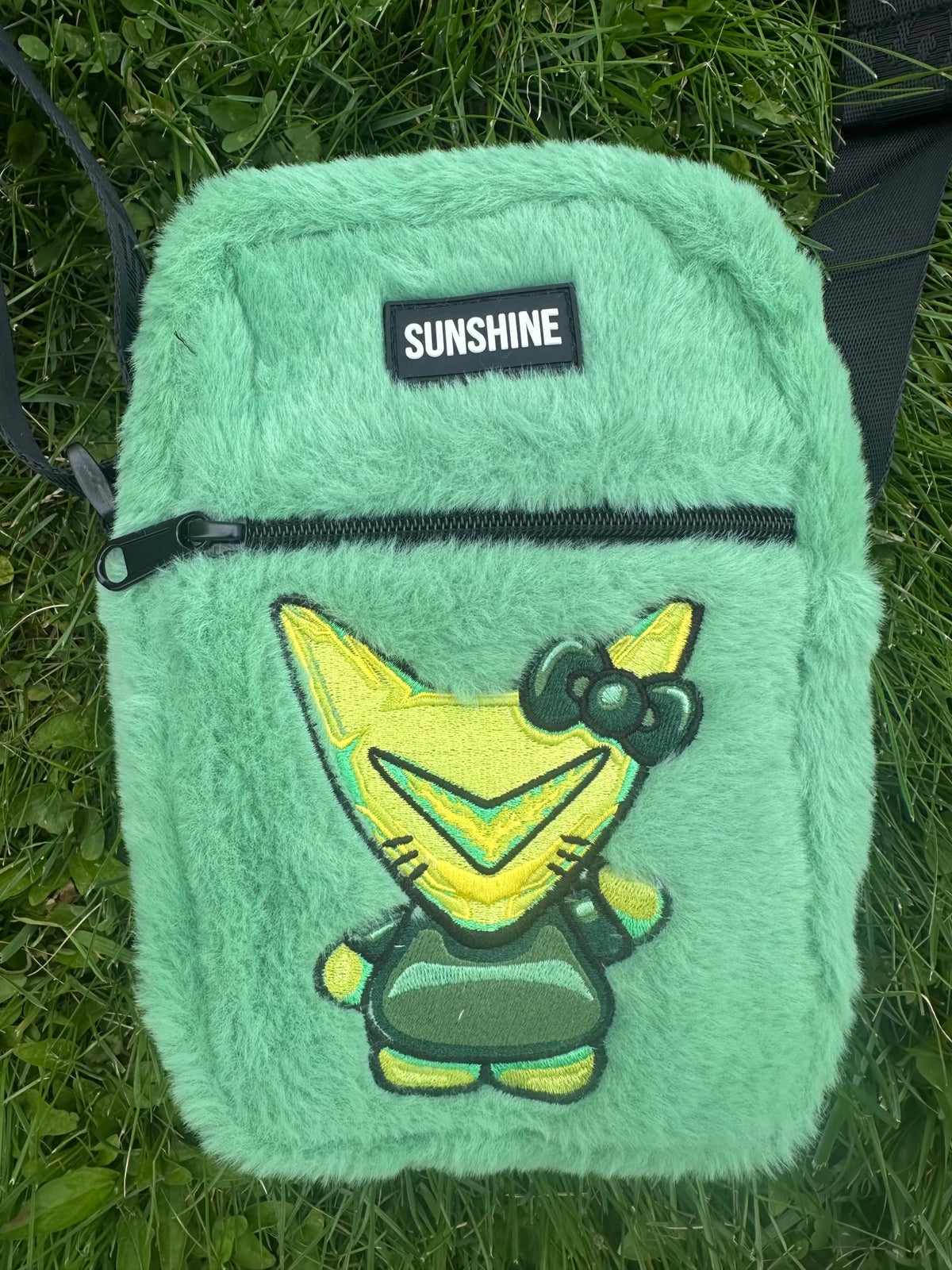 HELLO WOBBLE FURRY SLING BAG