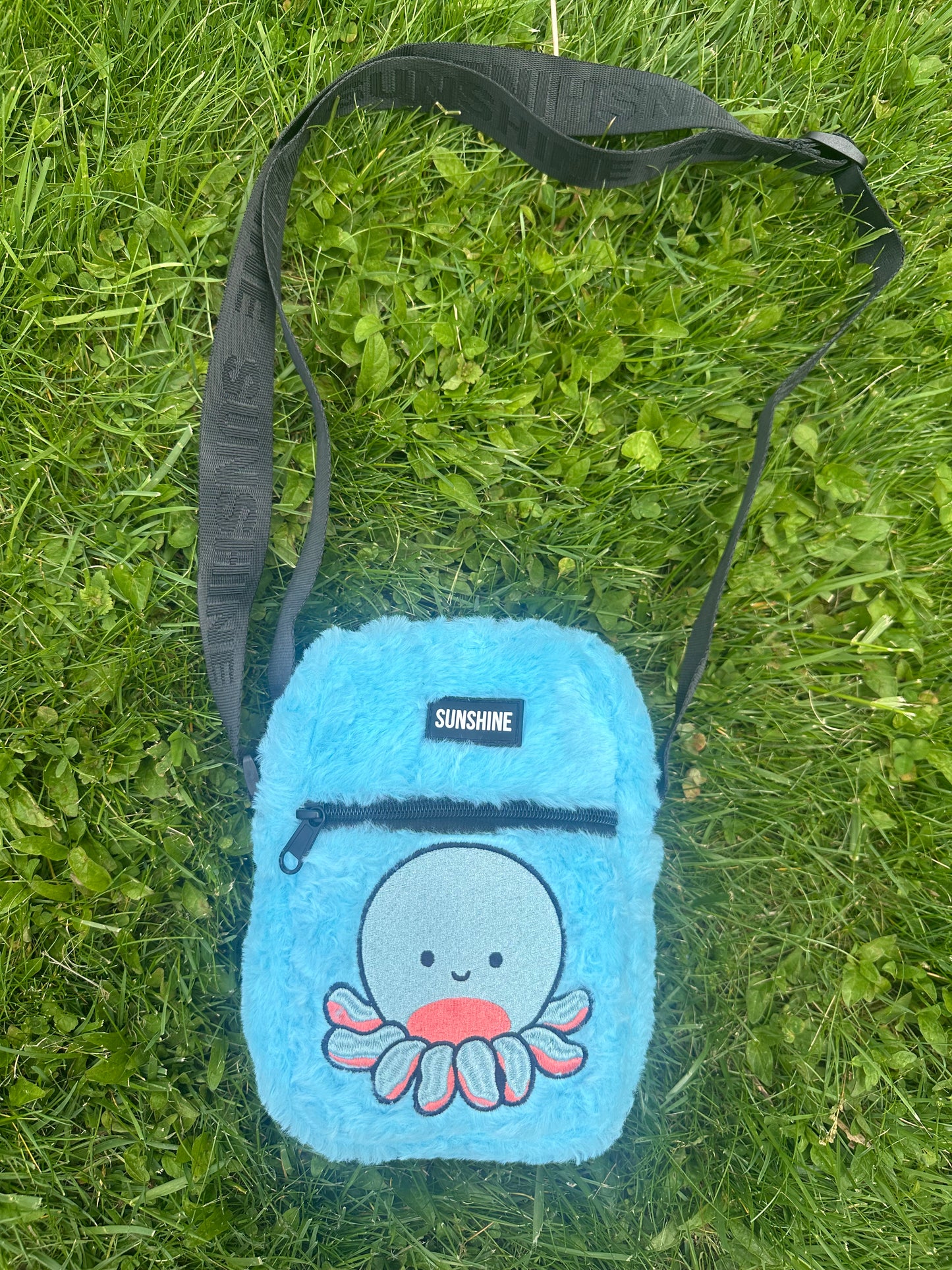 SQUISH SQUISH FURRY SLING BAG