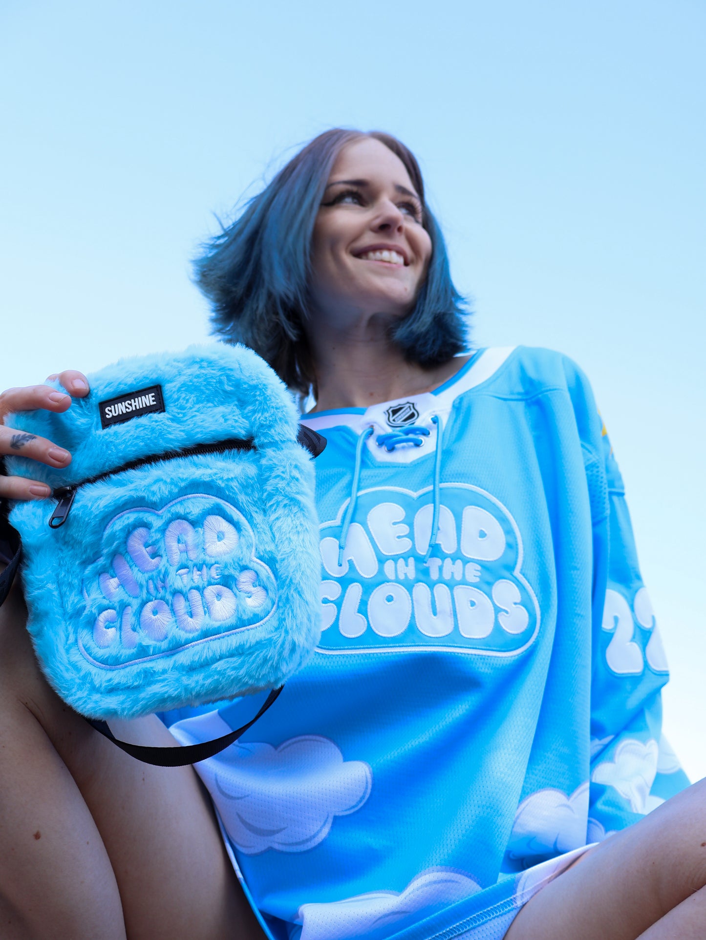 CLOUDS FURRY SLING BAG
