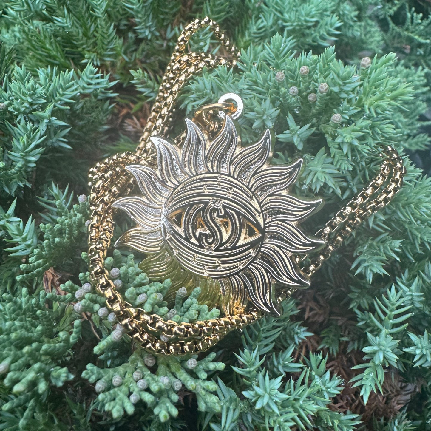SHINY GOLD PENDANT